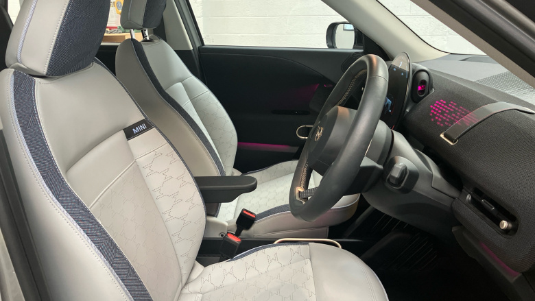 MINI Aceman 135kW E Classic 43kWh 5dr Auto Electric Hatchback